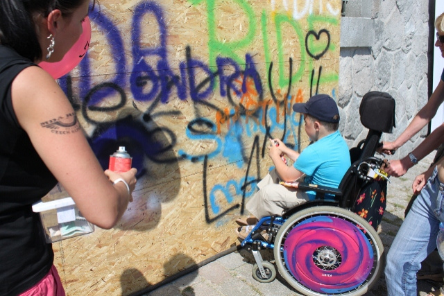 BARVY A LAKY TELURIA, BARVY A LAKY HOSTIVAŘ a BOHEMIANS 1905 pomáhají svalovým dystrofikům