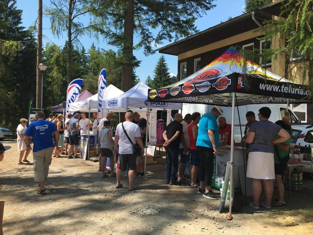 Neformální setkání členů Cechu malířů, lakýrníků a tapetářů ČR
