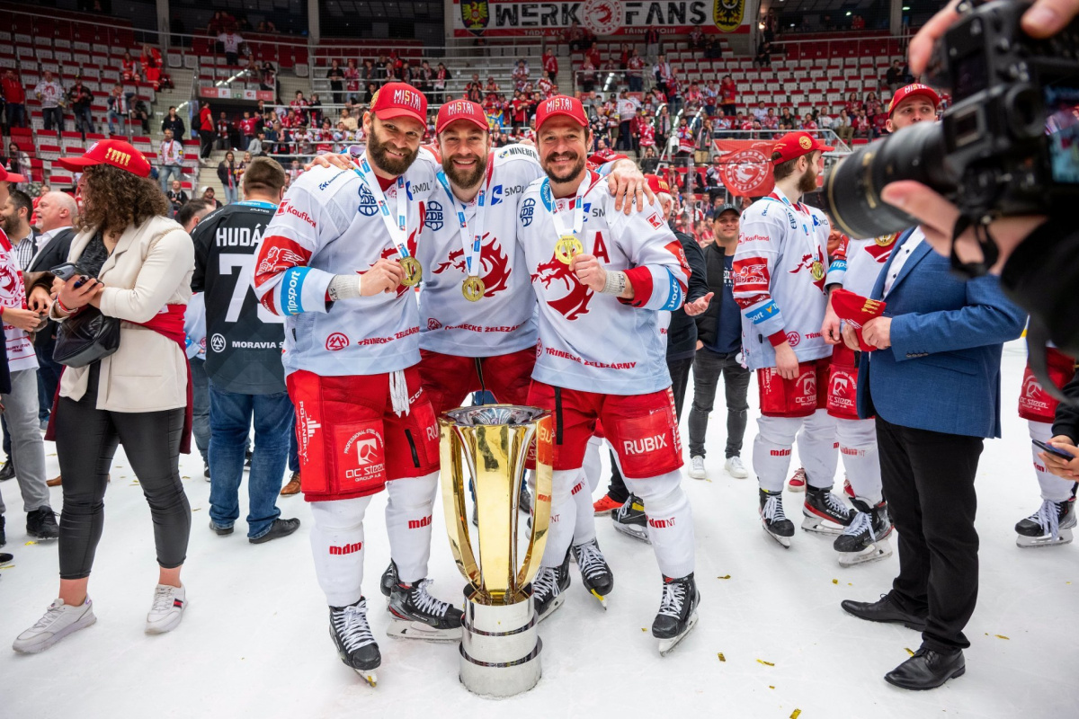 HC Oceláři Třinec získali 4. hokejový titul v řadě za sebou a my, partneři klubu, slavíme s nimi!