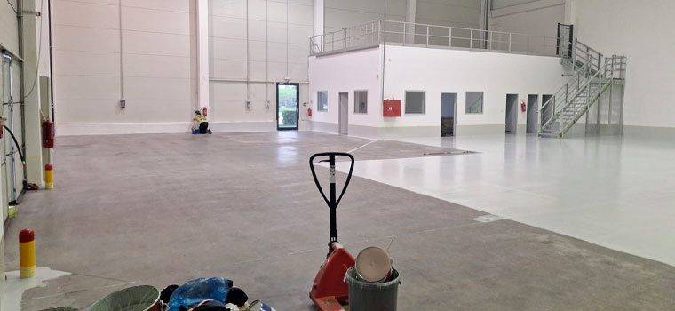 Podlaha ve skladech musí být bezpečná