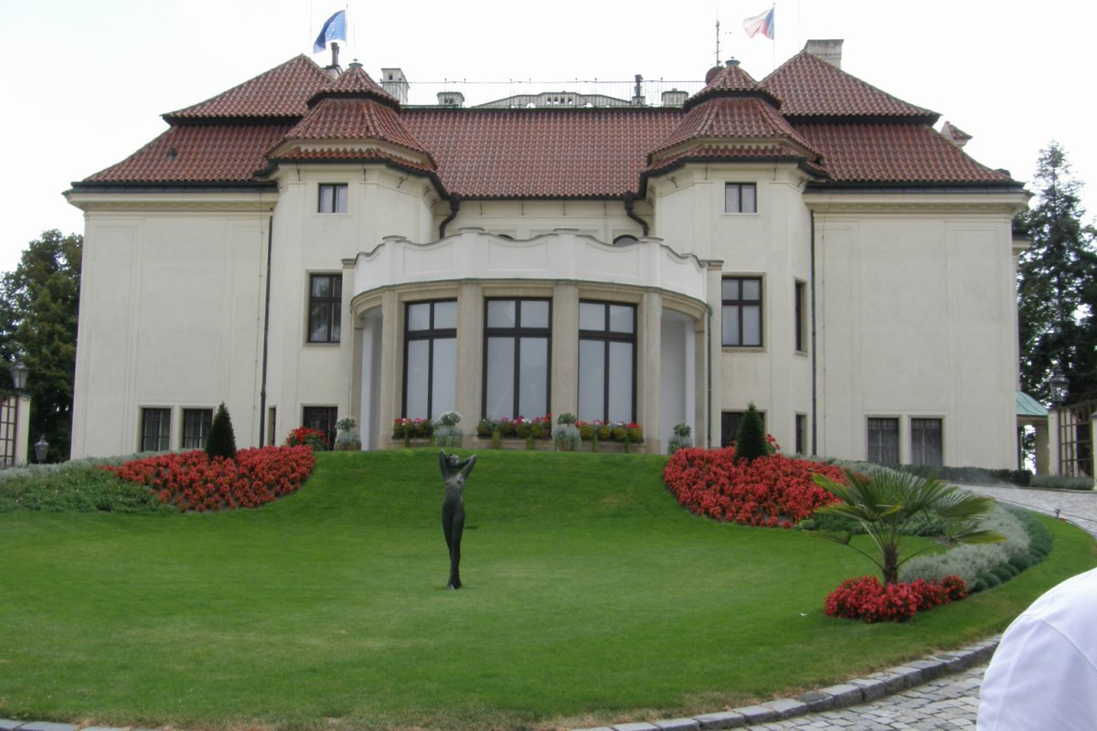 Oprava omítek areálu Úřadu vlády ČR, Kramářova vila, Gogolova 1