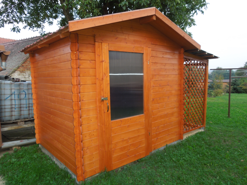 Nátěr dřevěného zahradního domku