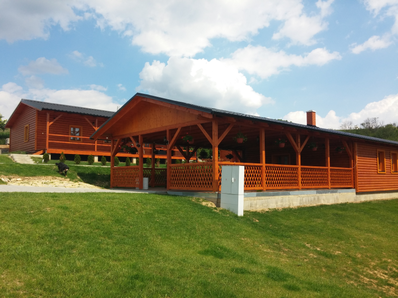 Nátěr srubů a dřevěných budov na Ranči Kurdějov