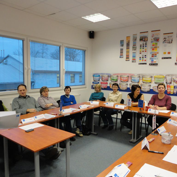 Realizace vzdělávacích kurzů a adaptability zaměstnanců ve společnosti BARVY A LAKY TELURIA, s.r.o. se blíží ke svému závěru