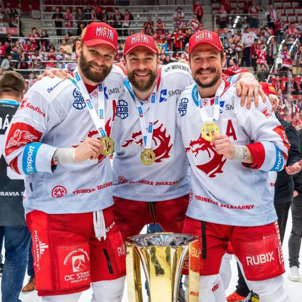 HC Oceláři Třinec získali 4. hokejový titul v řadě za sebou a my, partneři klubu, slavíme s nimi!