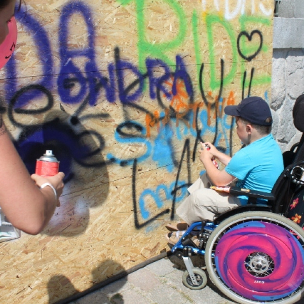 BARVY A LAKY TELURIA, BARVY A LAKY HOSTIVAŘ a BOHEMIANS 1905 pomáhají svalovým dystrofikům
