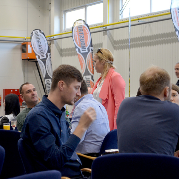 Slavnostní otevření nové výrobní haly „VODOUŘEDITELNÝCH NÁTĚROVÝCH HMOT“