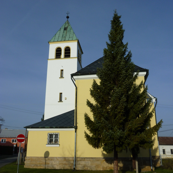 Rekonstrukce fasády kostele Nejsvětější Trojice v Rozvadovicích u Litovle